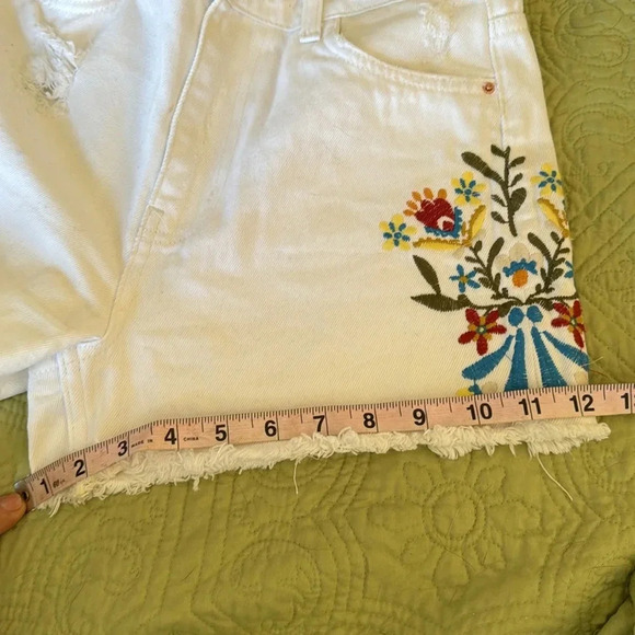 White Zara embroidered floral shorts size 2 NWOT - Picture 8 of 8